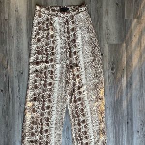 Snake print Prettylittlething pant US6. Comes w matching button up (separate)